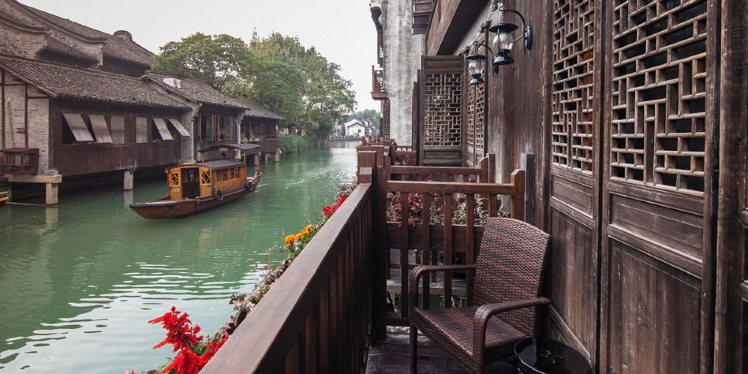 Tong'An Hotel balkon met zicht op de rivier