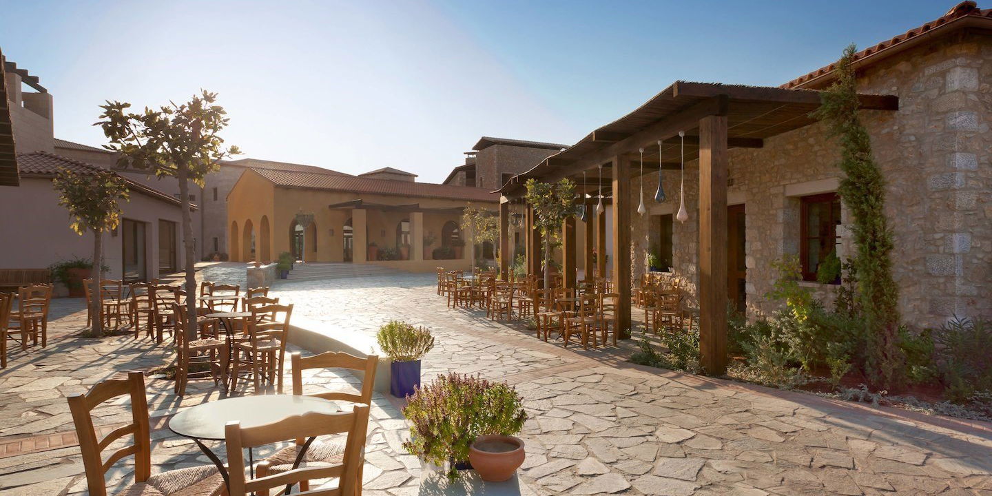 The Romanos Costa Navarino - exterior - terras