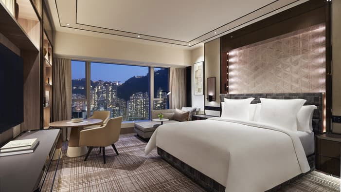 Four Seasons Hong Kong - deluxe peak view room