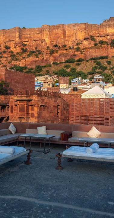 Raas Jodhpur rots achter de accommodatie