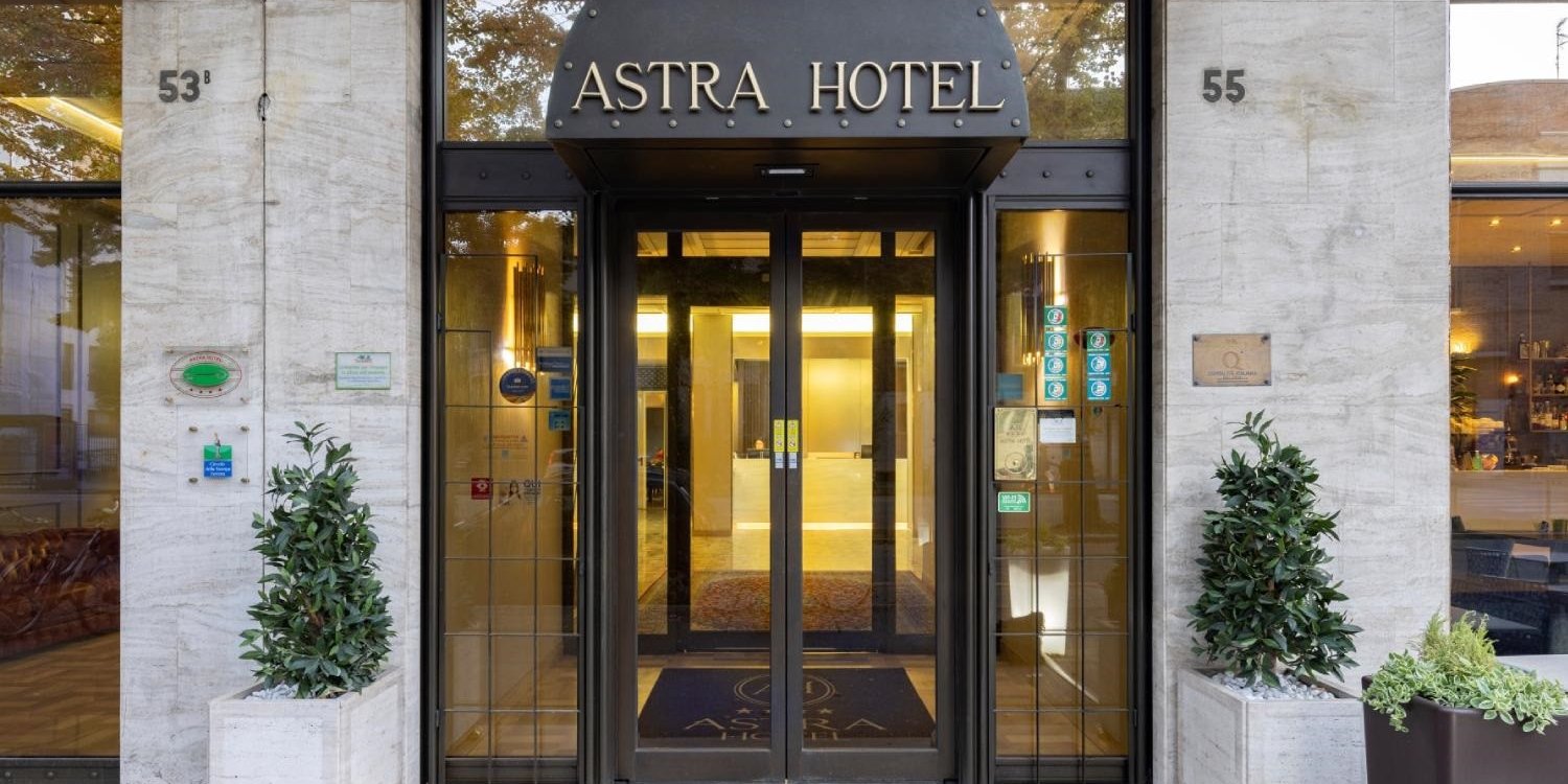 Astra Hotel ingang