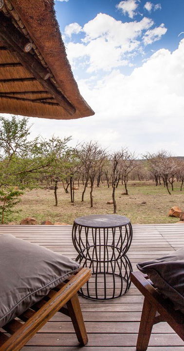 Nambiti Plains Private Game Lodge veranda met zithoekje