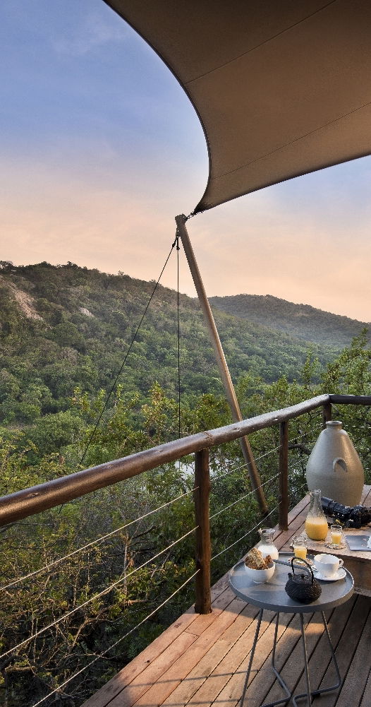 Phinda Rock Lodge balkon met uitzicht