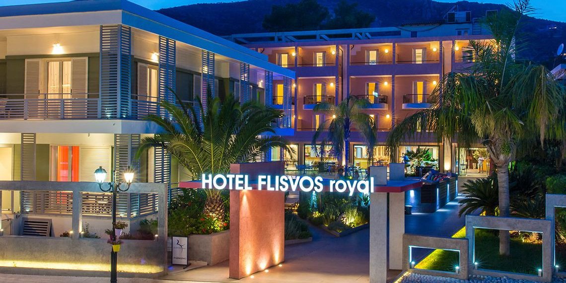 Voorkant Hotel Flisvos Royal