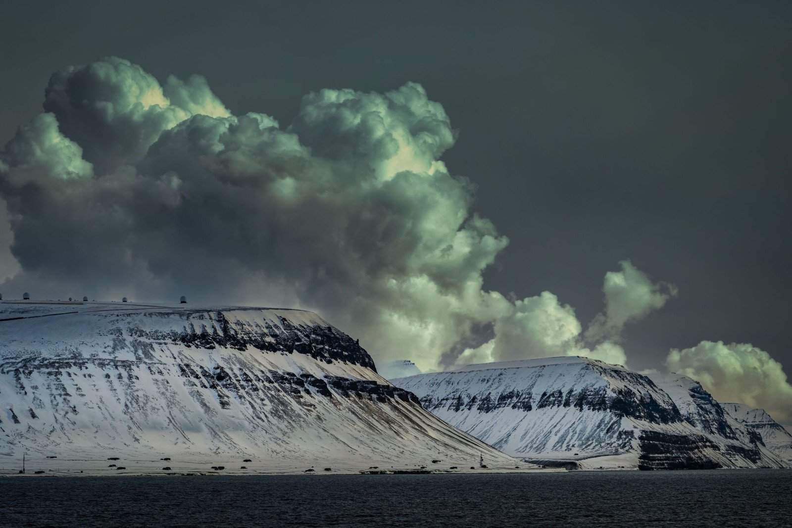 Bergen met sneeuw - Reizen in Spitsbergen