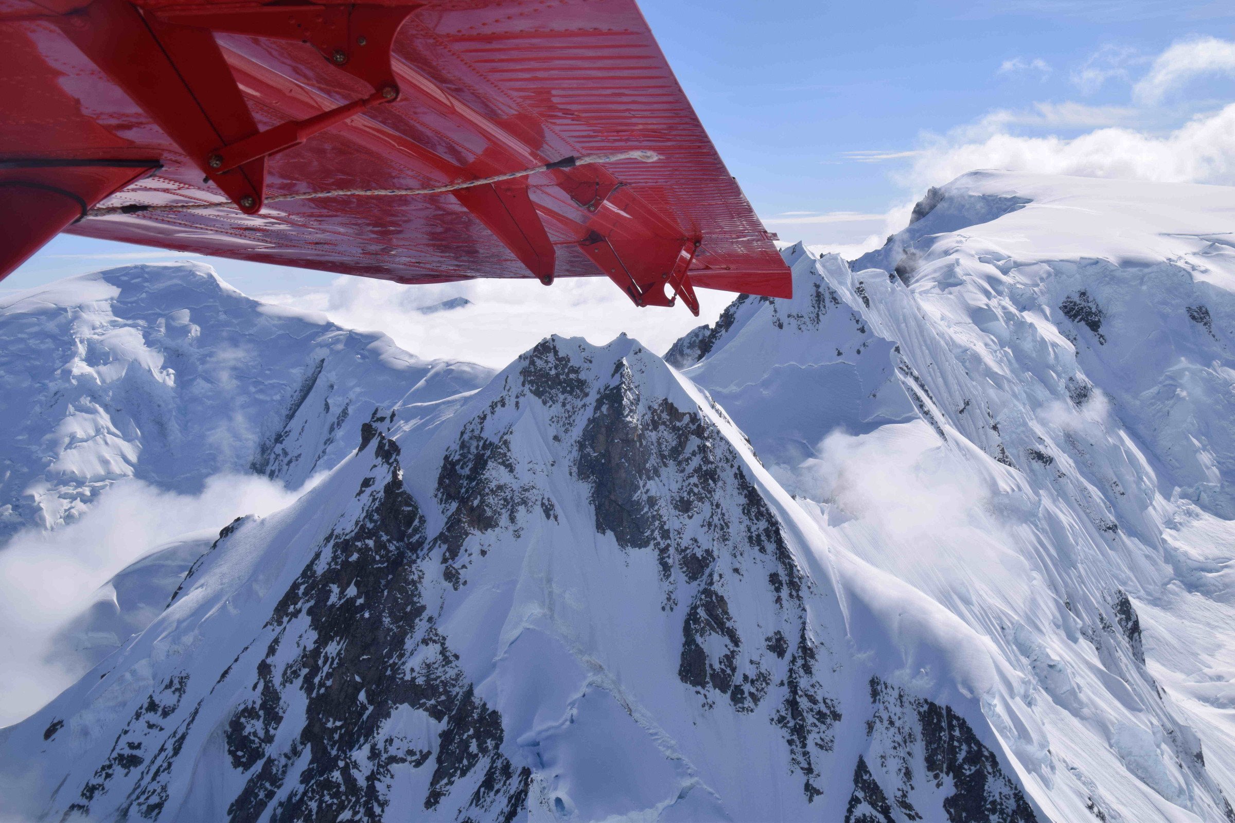alaska-bergen-uitzicht-vliegtuig-amerika