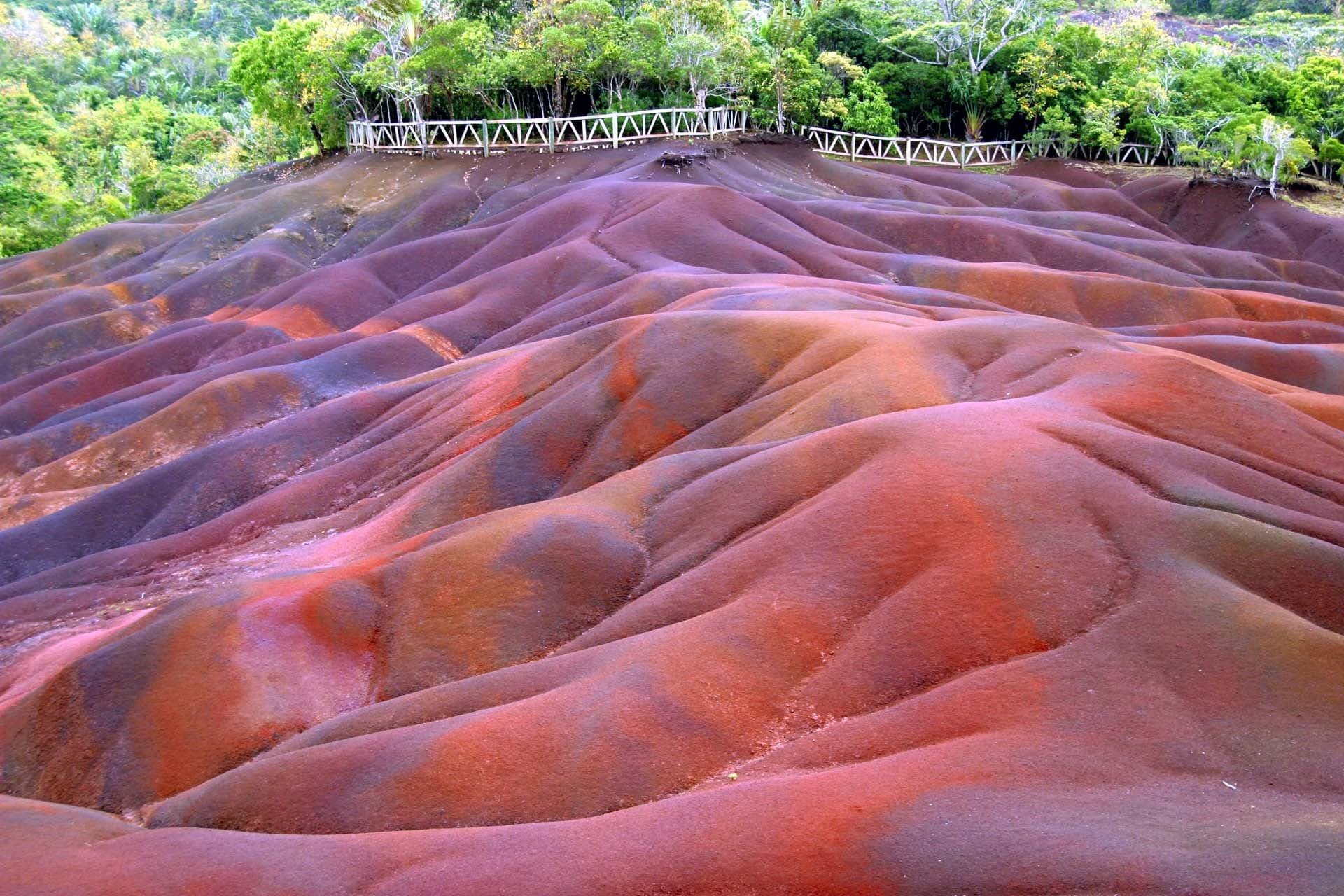 mauritius-land-seven-colour-earth