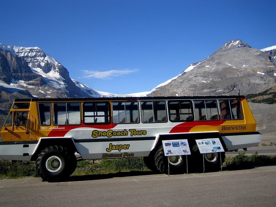 canada-bus-icefields-parkaway