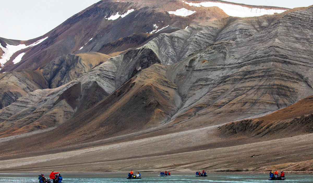 Zodiacs, Tay Bay Canada